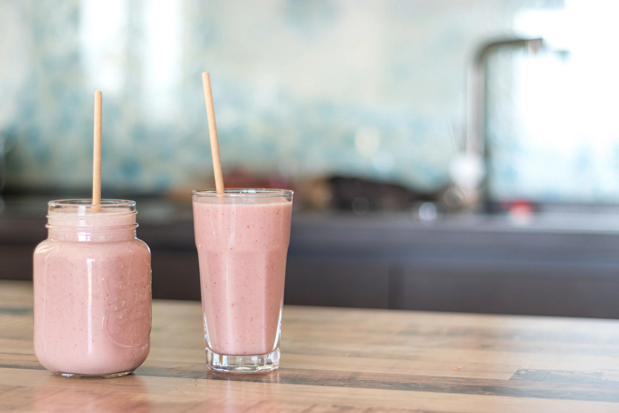 Smoothie glasses with paper straws
